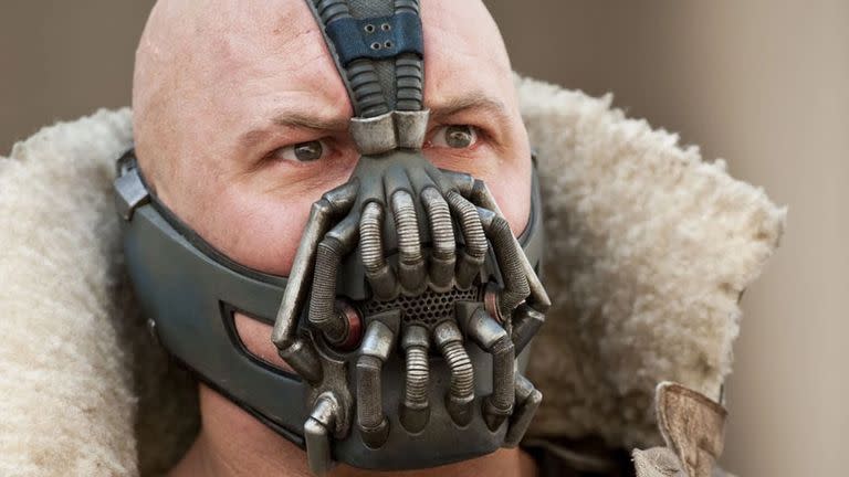 En 2012, el actor interpretó a Bane en Batman: el caballero de la noche asciende