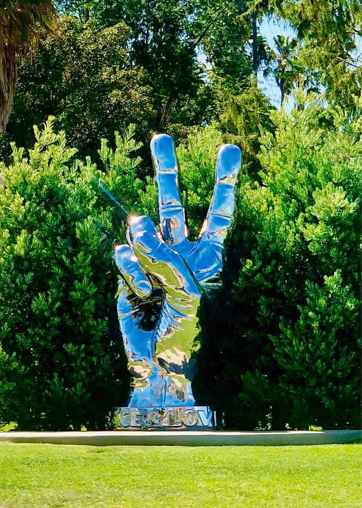 Peace and Love Statue in Beverly Hills