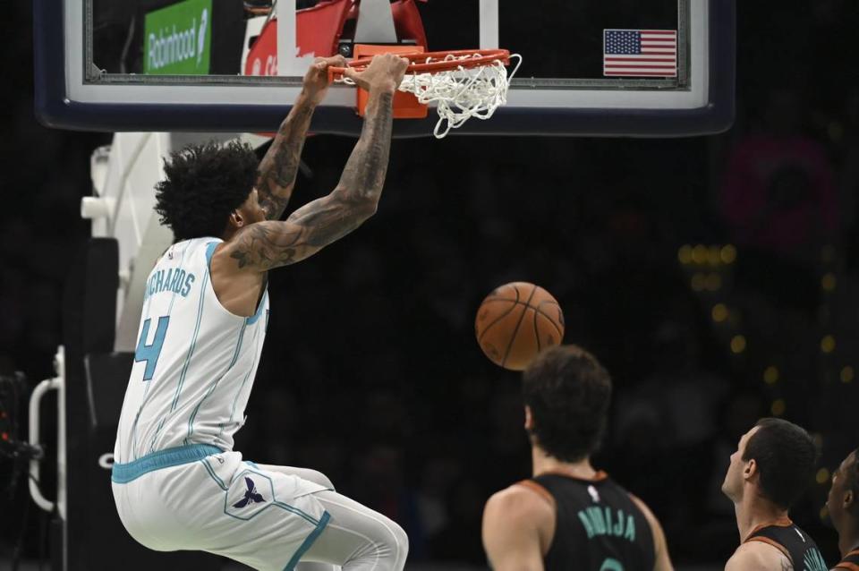 Charlotte Hornets center Nick Richards (4) dunks during the first half at Capital One Arena.