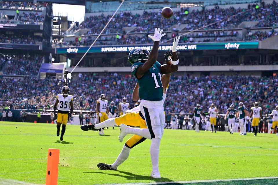 Jalen Hurts and AJ Brown lead dominant Eagles over Steelers