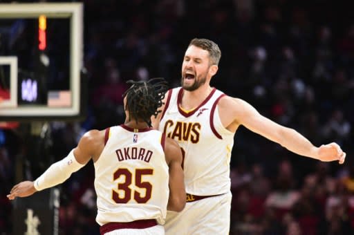 2年生奧柯洛（Isaac Okoro）和老將洛夫（Kevin Love）組合是騎士最重要的武器。法新社