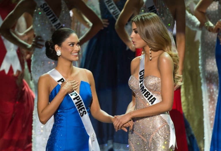 Miss Philippines Pia Alonzo Wurtzbach (L) and Miss Colombia Ariadna Gutierrez-Arevalo (R) react during the 2015 Miss Universe show in Las Vegas, California, on December 20, 2015