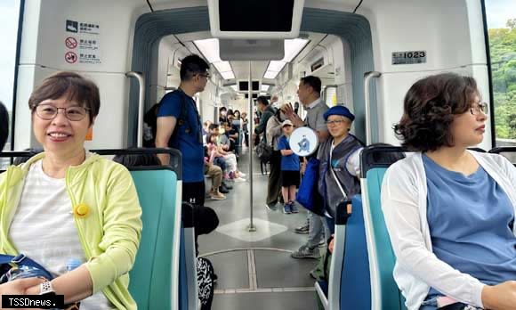 永豐金證券以輕軌包車方式在淡海輕軌舉辦企業日 - 新北捷運公司提供。(新北捷運公司提供)