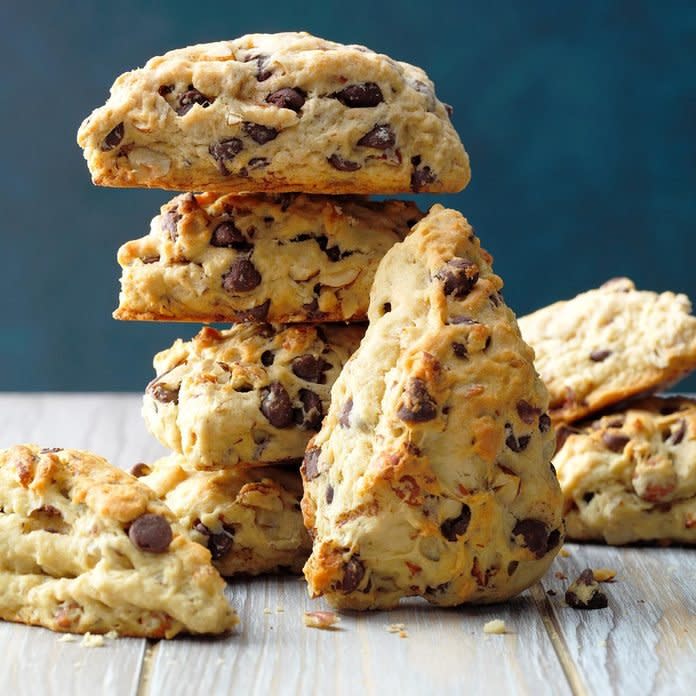 Hazelnut Chocolate Chip Scones Exps Fbmz18 41822 B05 08 8b 5