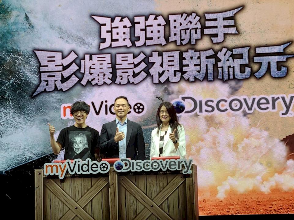 台灣大哥大旗下影音品牌 myVideo 26日宣布與全球著名紀實娛樂頻道 Discovery 合作，即日起在平台上線Discovery品牌館，並邀請到歌手盧廣仲(左)代言。(江昭倫攝影)