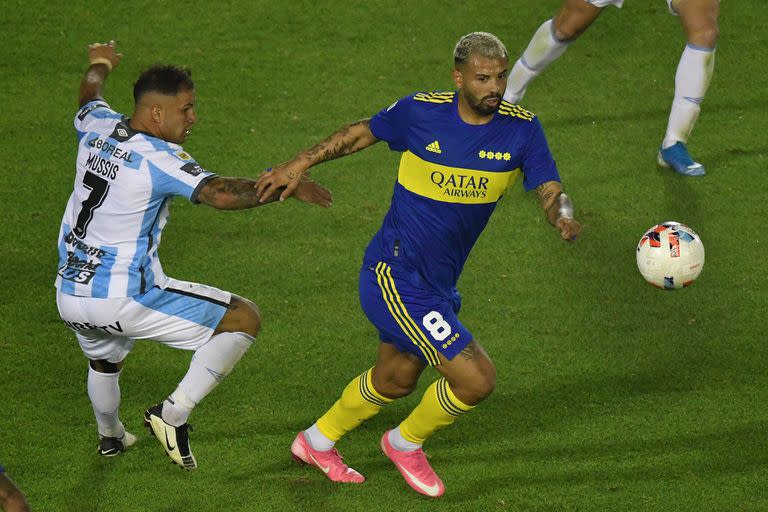 Un Edwin Cardona teñido retornó bien al equipo tras más de un mes de inactividad.