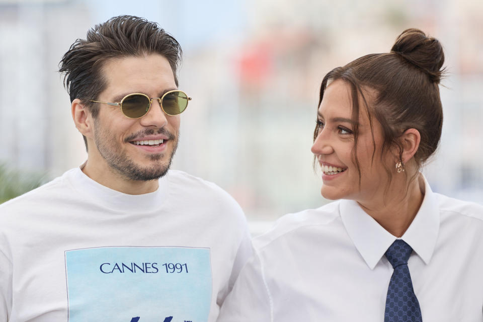 Adèle Exarchopoulos et François Civil complices sur la Croisette