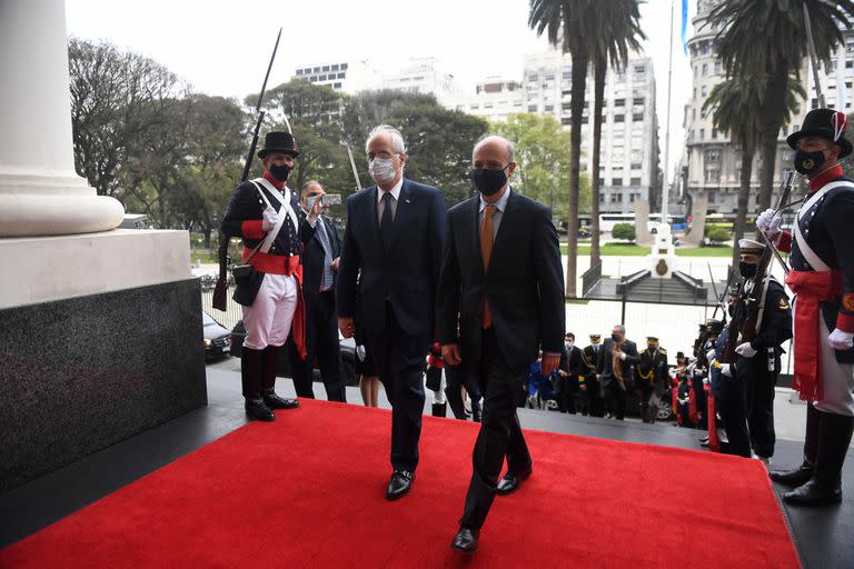 El ministro de Defensa, Jorge Taiana, encabezó la IV Reunión de la Comisión de Diálogo Bilateral en materia de Defensa entre la Argentina y Uruguay