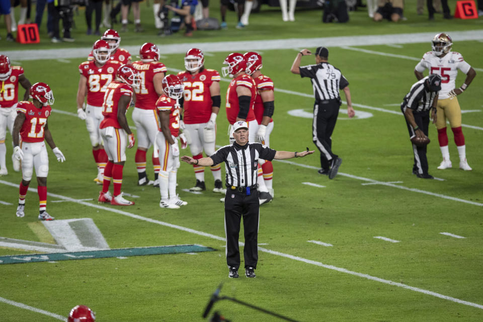 FILE - NFL official Bill Vinovich calls a penalty during the NFL Super Bowl 54 football game between the San Francisco 49ers and Kansas City Chiefs Sunday, Feb. 2, 2020, in Miami Gardens, Fla. The Kansas City Chiefs won 31-20. The seven NFL officials who will be on the field — and seen often on TV — during the Super Bowl between the Kansas City Chiefs and San Francisco 49ers probably would prefer it if no one realizes they are there in Las Vegas on Sunday, Feb. 11, 2024. The referee in charge this time is Bill Vinovich. (AP Photo/Jeff Lewis, File)