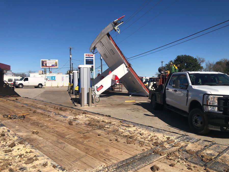 Gas station in south Austin on Menchaca Road near FM 1626. (KXAN Photo/Ed Zavala)