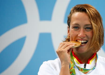 Rio Olympics - Swimming - Victory Ceremony - Women's 200m Butterfly Victory Ceremony - Olympic Aquatics Stadium - Rio de Janeiro, Brazil - 10/08/2016. Mireia Belmonte (ESP) of Spain poses with her gold medal. REUTERS/David Gray