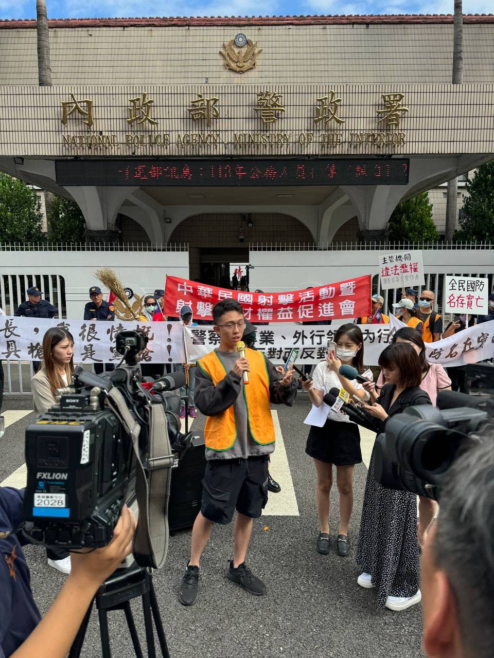 孫安佐挺射擊運動，10/31赴警政署抗議。民眾提供