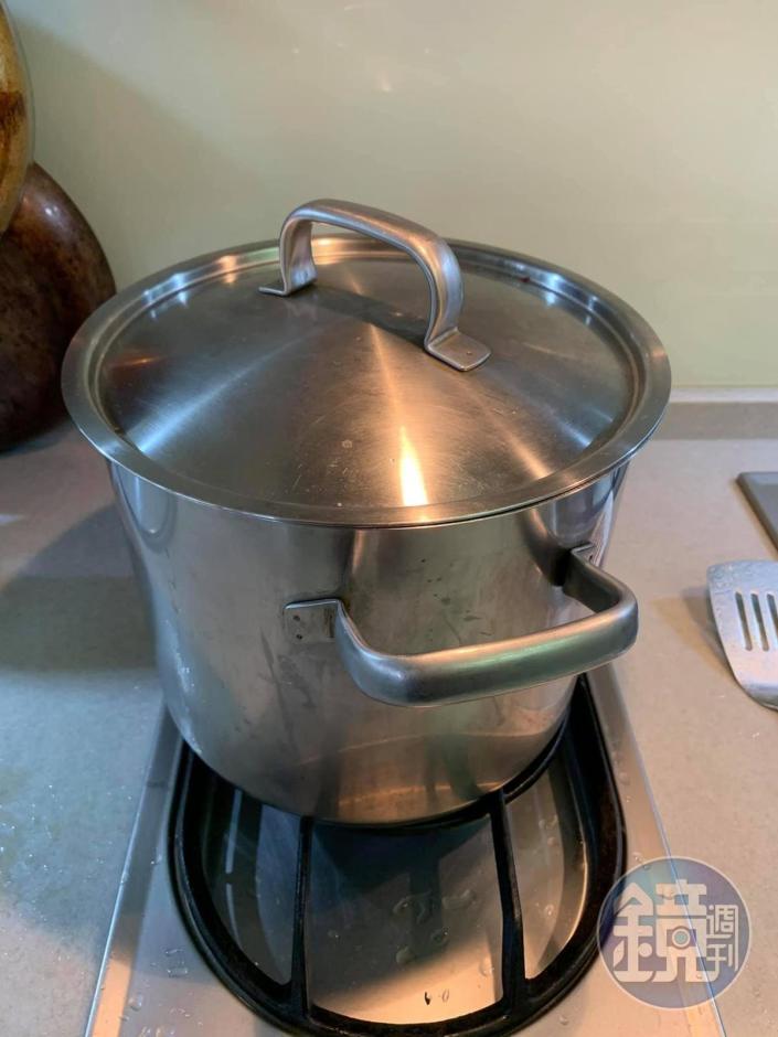 用來燉湯的鍋。