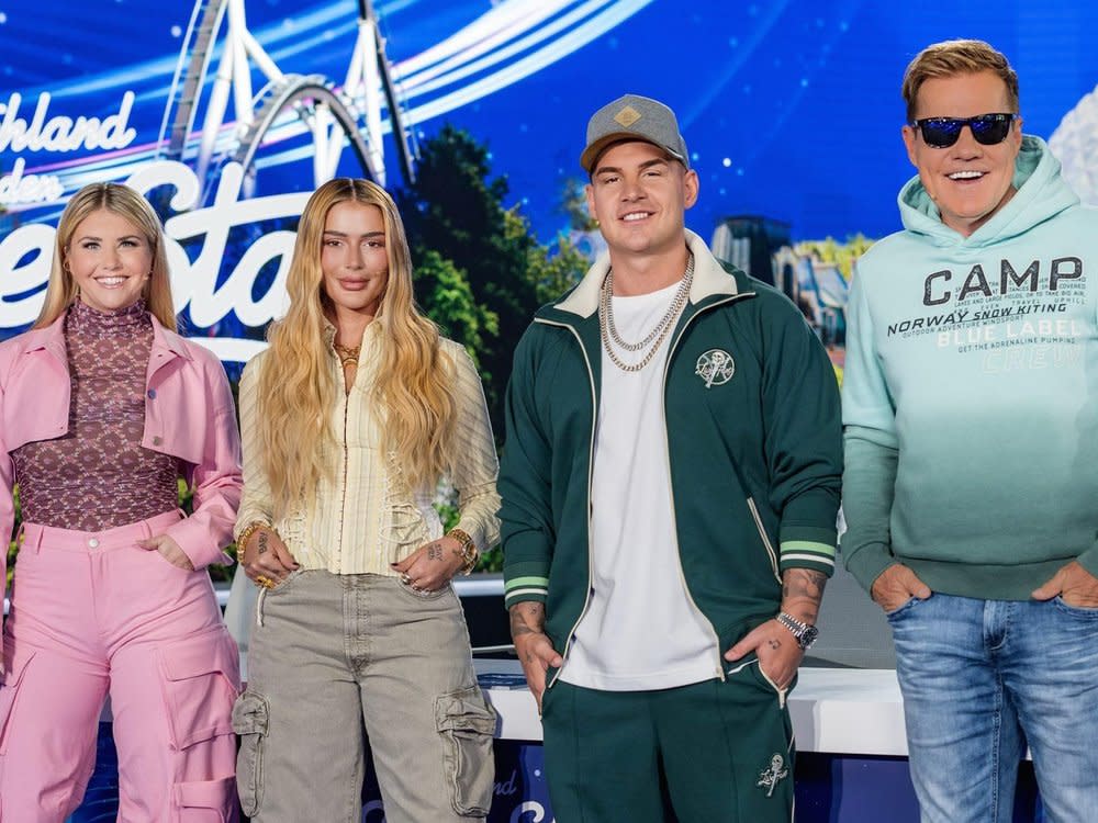 Die Jury der 21. Staffel von "Deutschland sucht den Superstar" am ersten Drehtag im Europa-Park: Beatrice Egli, Loredana, Pietro Lombardi und Dieter Bohlen. (v.l.) (Bild: RTL/Markus Hertrich)