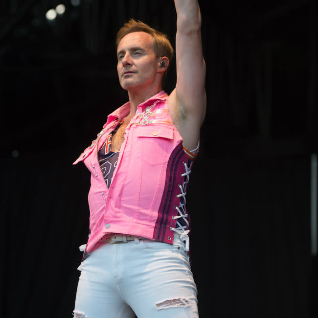 Ian 'H' Watkins ahora es buen amigo de una celebridad de la infancia credit:Bang Showbiz