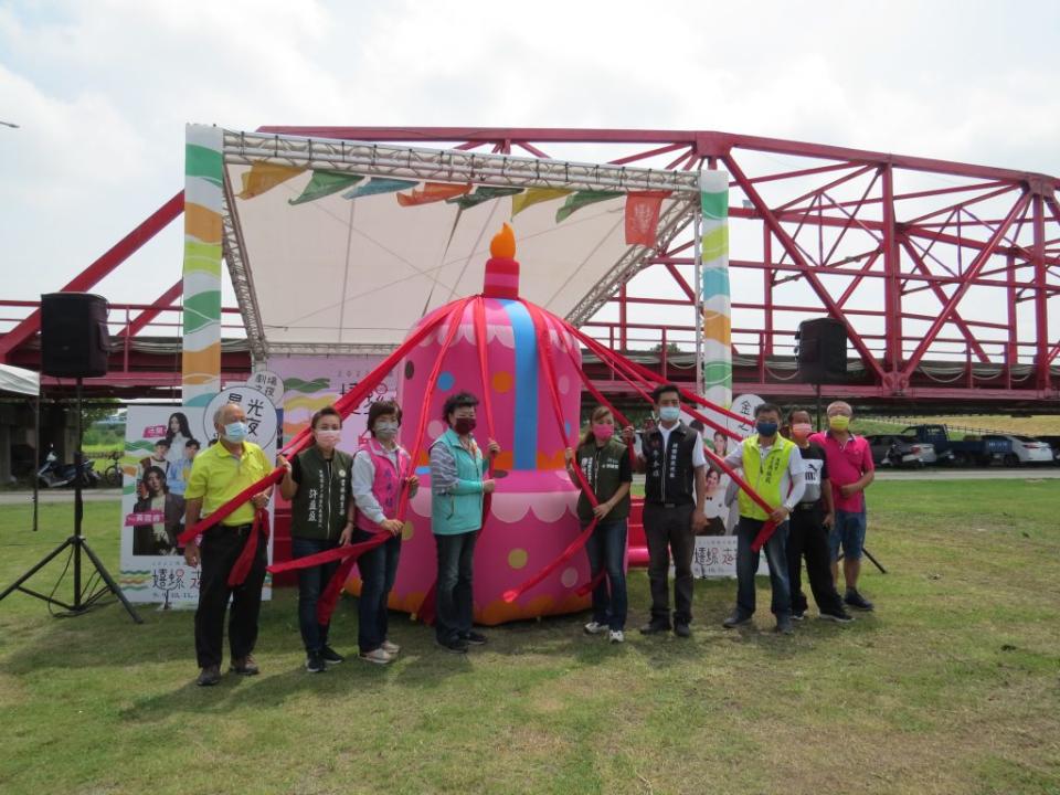 慶祝西螺大橋建橋七十週年，觀光文化節九日起一連三天打造正港西螺金牌。（記者陳正芬攝）