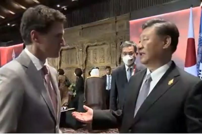 2022年11月16日，中國國家主席習近平於G20峰會場邊斥責加拿大總理杜魯道（Justin Trudeau）。（翻攝自推特）