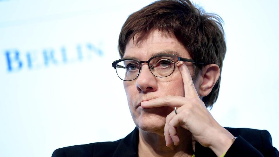 CDU-Chefin Annegret Kramp-Karrenbauer: «Der Koalitionsvertrag gilt».