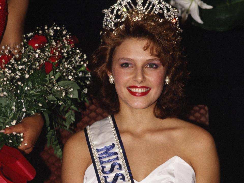 1990: Miss Norway, Mona Grudt, poses with crown and flower bouquet after she was crowned at the televised 1990 Miss Universe Pageant held at the Century City Hotel