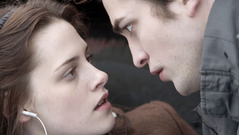 In this image released by Summit Entertainment, Kristen Stewart, left, and Robert Pattinson are shown in a scene from “Twilight.”