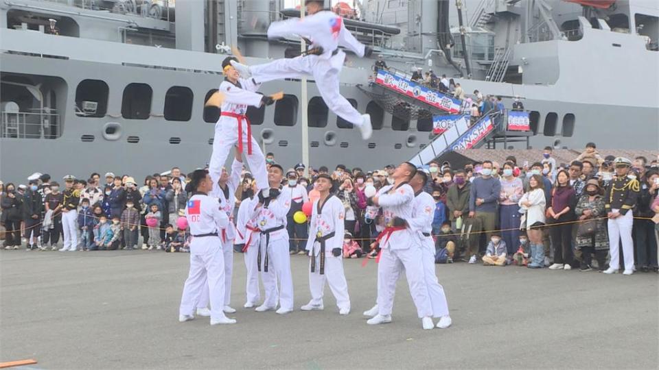 敦睦艦隊展開環島航訓　高雄首站吸引參觀人潮