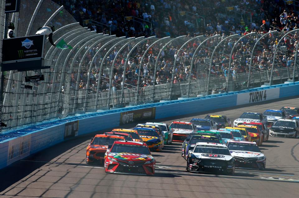 Kyle Busch (18) and Kevin Harvick (4) lead the field to the green flag on a restart during the NASCAR Cup Series auto race at ISM Raceway, Sunday, March 10, 2019, in Avondale, Ariz. (AP Photo/Ralph Freso)