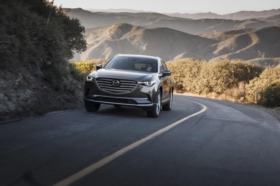 <p>Mazda today unveiled its new, second generation CX-9 three-row crossover SUV<br></p>