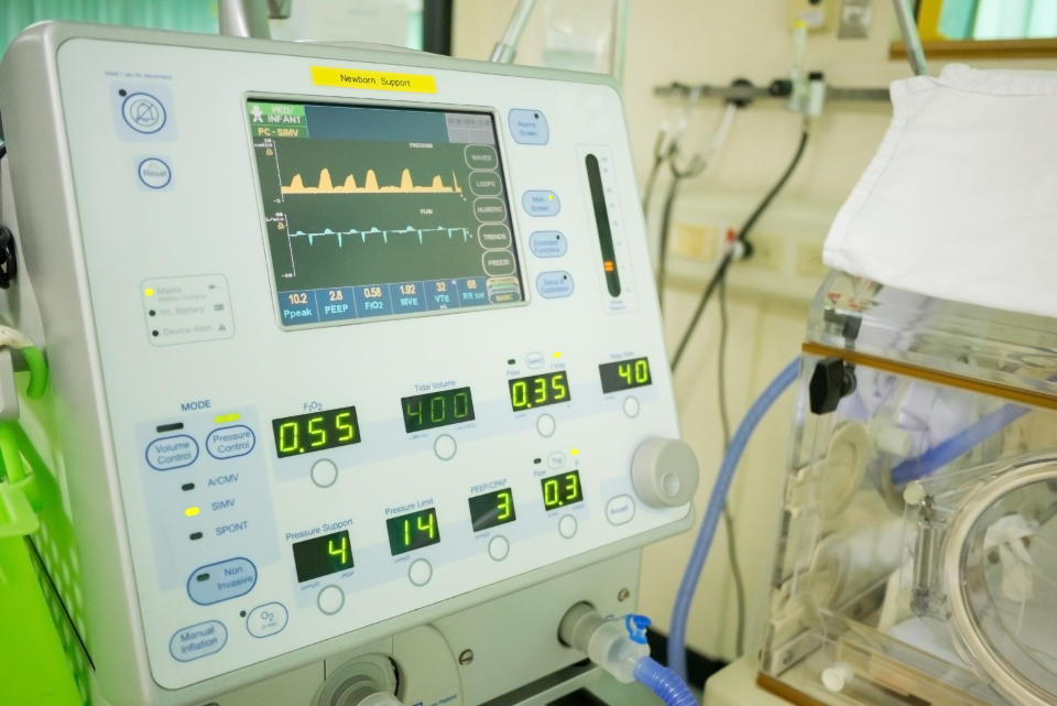 Nobody is quite sure how many ventilators the U.S. has&nbsp;― or how many it will need. (Photo: Bibiz1 via Getty Images)
