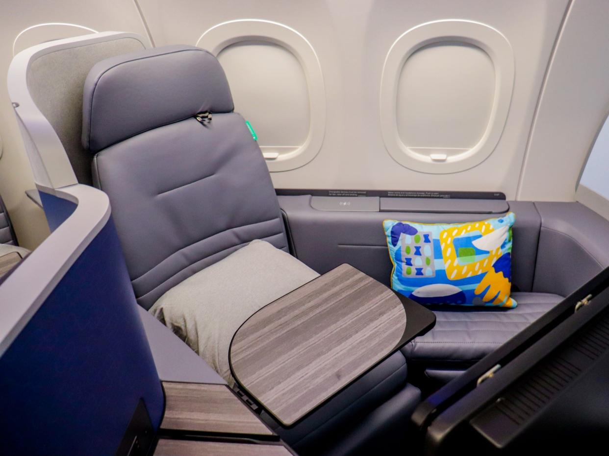 Mint business class onboard JetBlue Airways' new Airbus A321neoLR — JetBlue Airways Airbus A321neoLR Tour