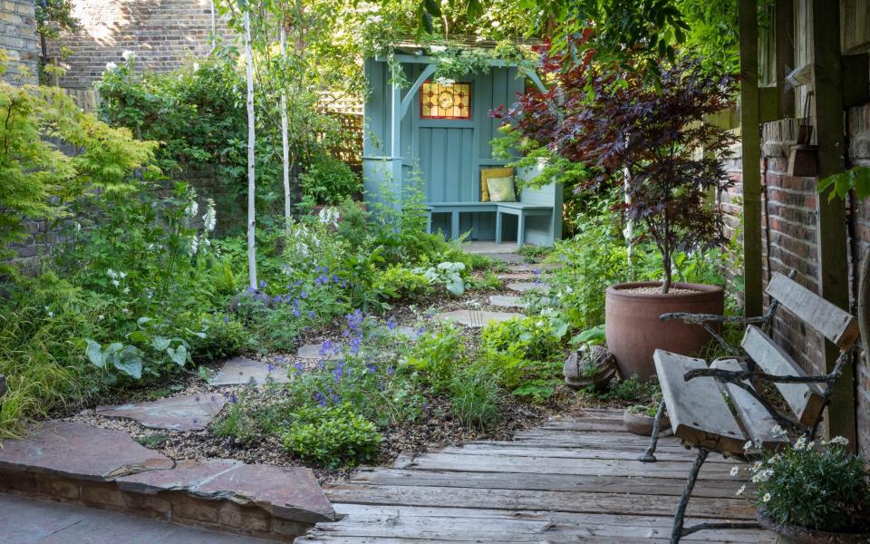 Take a seat: transform a shaded spot into a comfortable retreat from the midday sun - Marianne Majerus