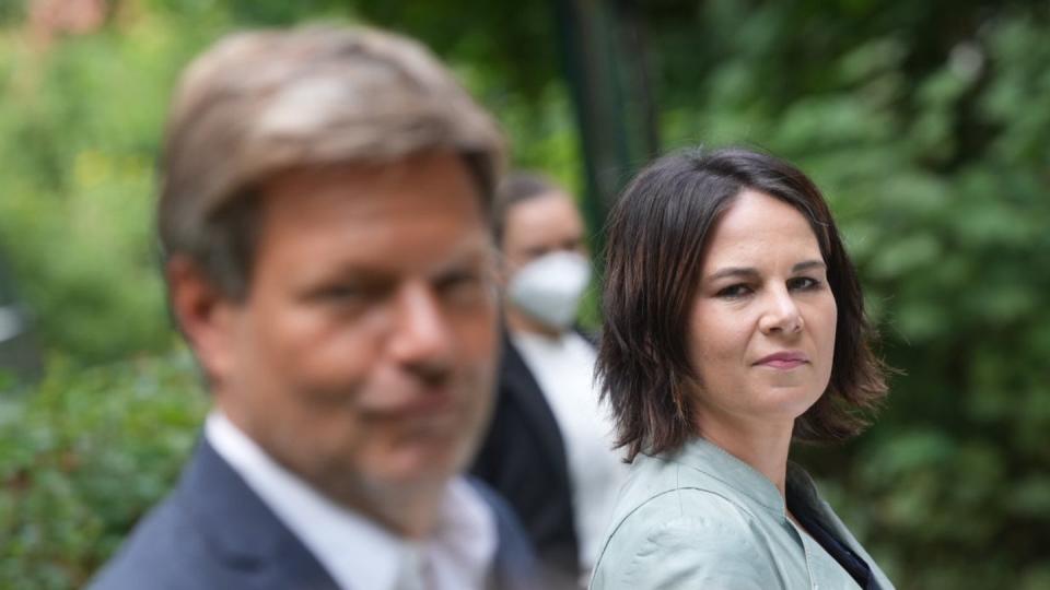 Annalena Baerbock und Robert Habeck stellen das «Klimaschutz-Sofortprogramm» ihrer Partei vor.