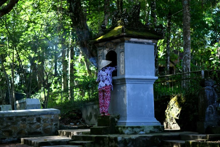 Vietnamese Buddhist monk Thich Nhat Hanh is living out his last days at the scenic Tu Hieu pagoda