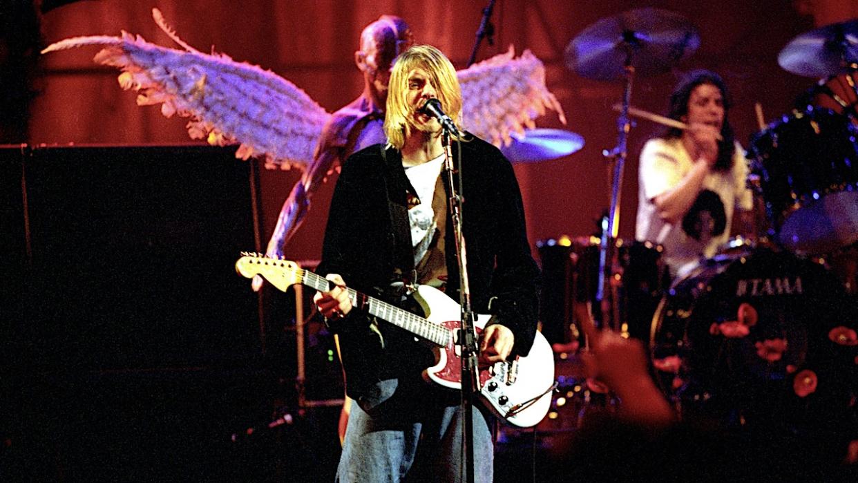  Nirvana live in Seattle, 1993. 