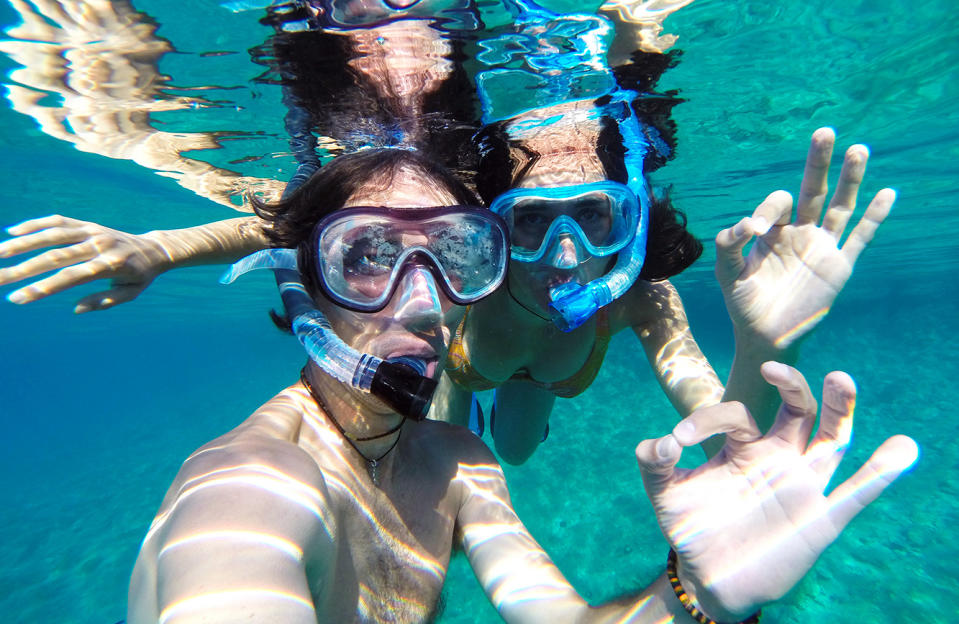 泰國旅遊｜芭堤雅珊瑚島一天團玩勻浮潛、香蕉船、降落傘等8款水上活動！$449/位團費包交通、航拍片、午餐