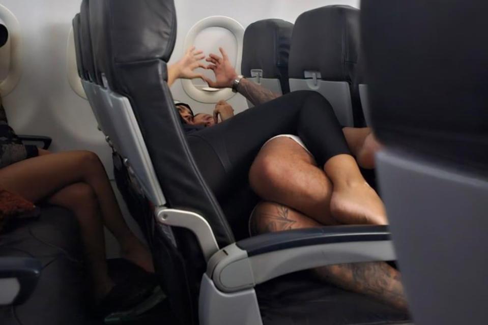 “How did the flight attendant not say anything???” wondered one viewer. X/@babyibeenajoint