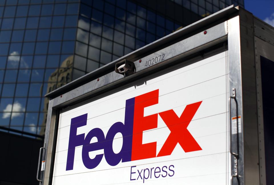 A FedEx delivery truck is seen in San Diego, California in this December 5, 2013, file photo. FedEx Corp, the world's No. 2 package delivery company, posted lower-than-expected results March 19, 2014 and forecast a weaker full year profit view, saying it was significantly hurt by winter storms. REUTERS/Mike Blake (UNITED STATES - Tags: BUSINESS)
