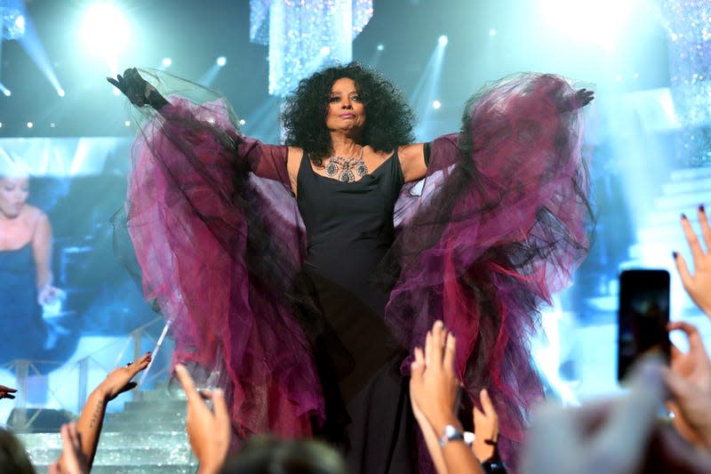 Diana Ross performs onstage during the 2017 American Music Awards at Microsoft Theater on November 19, 2017 in Los Angeles, California.