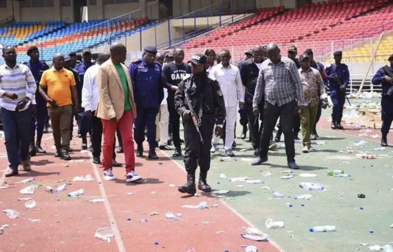 剛果民主共和國創作歌手伊帕普29日在首都體育場舉辦演唱會，傳出11人因為推擠意外而死亡。（翻攝自推特@MardocheeKazad1）