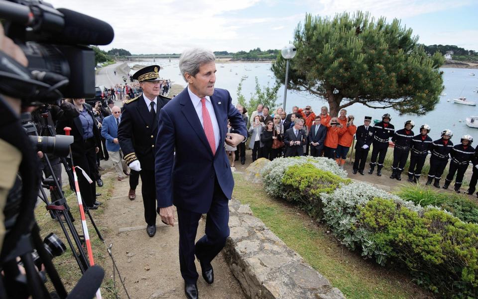 John Kerry, then US Secretary of State, taking part in a ceremony on June 7, 2014 in Saint-Briac-sur-Mer, western France, in memory of the three US soldiers who died during liberation of the city - JEAN-SEBASTIEN EVRARD /AFP