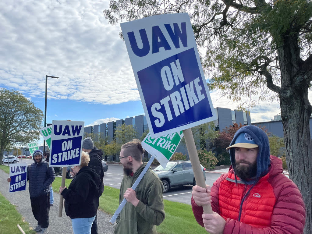  UAW workers on strike at Mack Trucks. 