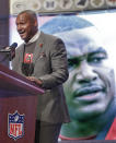 Former Tampa Bay Buccaneers linebacker Derrick Brooks announces Washington tight-end Austin Seferian-Jenkins as the 38th pick by the Buccaneers during the second round of the 2014 NFL Draft, Friday, May 9, 2014, in New York. (AP Photo/Jason DeCrow)