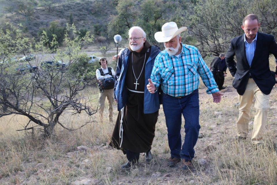 NOGALES, Arizona (April 1, 2014) - Cardinal Seán O'Malley of Boston and 7 other bishops celebrate Mass on the US-Mexico border in Arizona to commemorate the deaths of migrants in the desert and to pray for immigration reform. More information is available at www.justiceforimmigrants.org