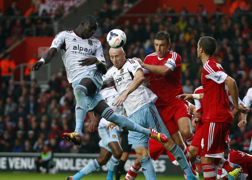 West Ham's Mohamed Diame (L) is challenged by Southampton's Ricky Lambert (R) during their English Premier League soccer match at St Mary's stadium in Southampton, southern England September 15, 2013.