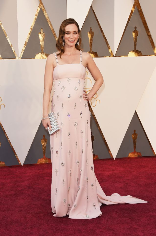 Le meilleur : Emily Blunt porte une robe rose Prada à la 88e cérémonie des Oscars, le 28 février 2016 à Hollywood en Californie.