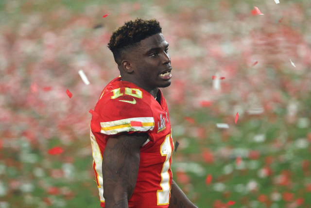 Dolphins trade for Chiefs WR Tyreek Hill