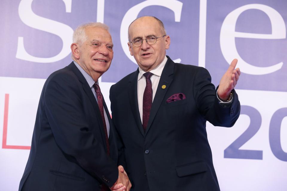 Borrell, left, with Polish foreign minister Zbigniew Rau at the OSCE in Lodz today (EPA)