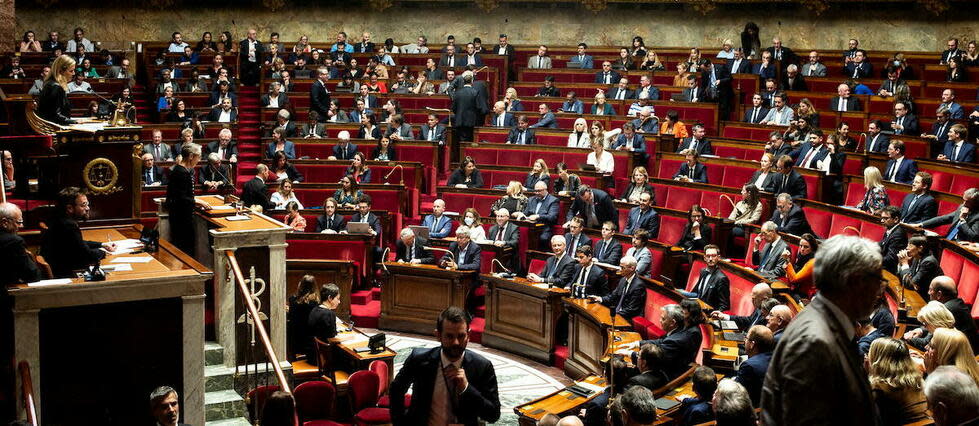 Les députés sont réunis à l'Assemblée pour voter une quatrième motion de censure en moins d'une semaine, après l'usage par trois fois de l'article 49.3 par le gouvernement.  - Credit:GAUTHIER BEDRIGNANS / Hans Lucas / Hans Lucas via AFP