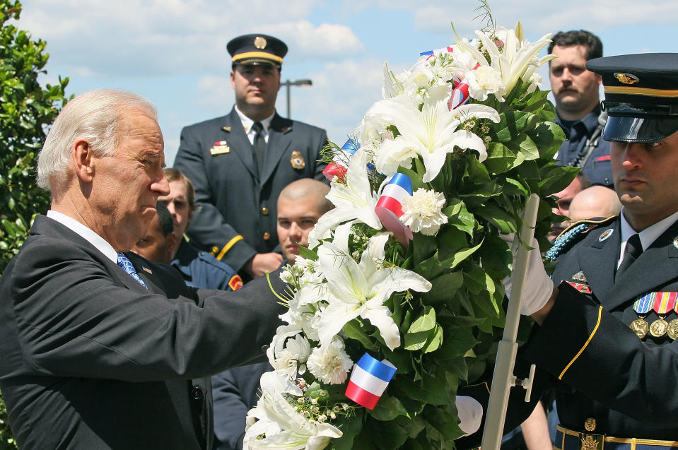 ARLINGTON, VA- MAY 05: U.S. Vice President Joseph Biden lays a wreath during a ceremony to honor the victims of the September 11, 2001 terrorist attack at the Pentagon, on May 5, 2011 in Arlington, Virginia. Earlier this week U.S. President Barack Obama announced that Osama Bin Laden was killed during a special force led operation in a house in Abbottabad, Pakistan. (Photo by Mark Wilson/Getty Images)