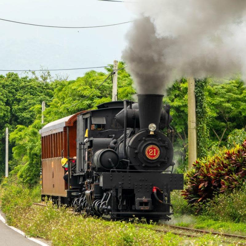 鐵道迷必收！百年國寶火車復駛成功　紀念酒掀搶購熱潮