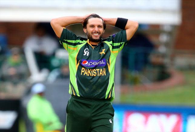 Pakistan fieldsman Shahid Afridi.